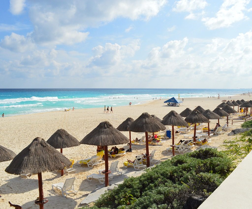 beach, cancun, tourist-352124.jpg